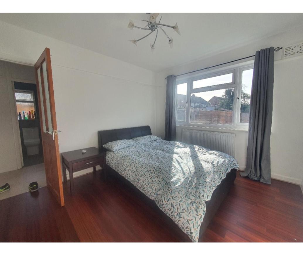 Ritzs Place Northolt  Zewnętrze zdjęcie